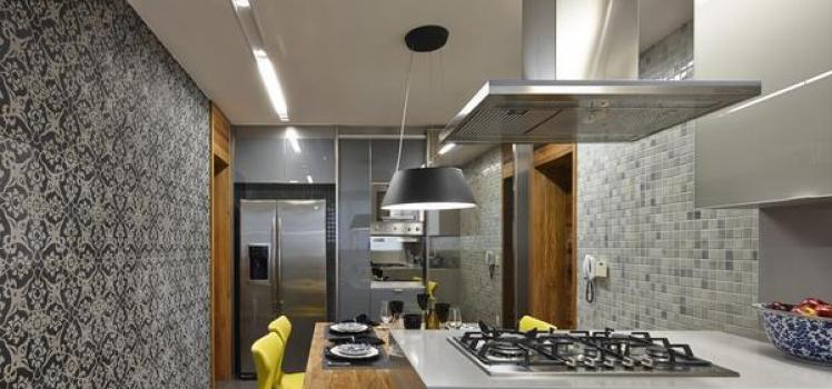 Обои для маленькой кухни: модное и функциональное решение Уникальный пол и потолок